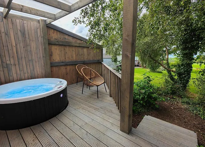 The View At Moneylands Villa *